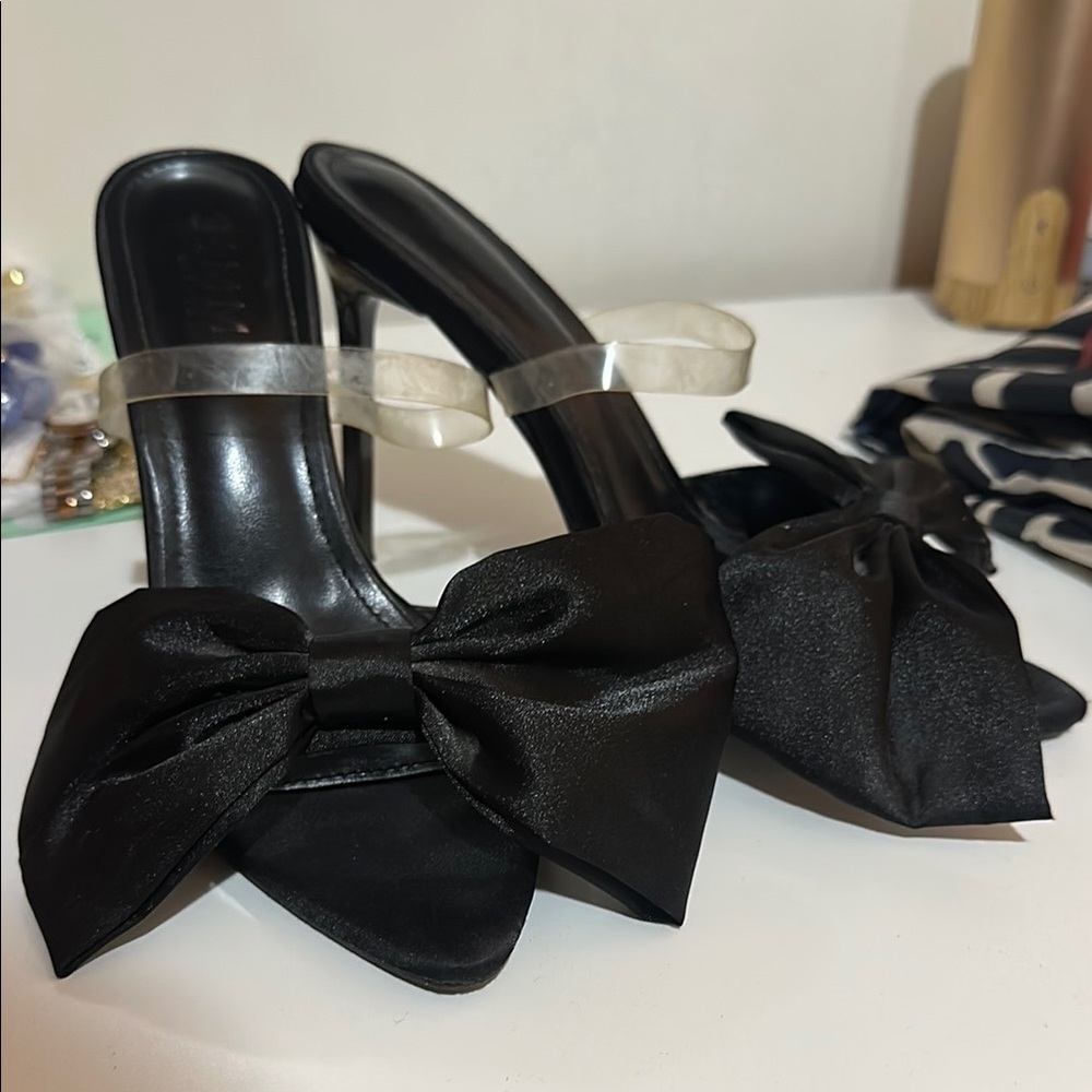 Simmi Black Heels with Bow